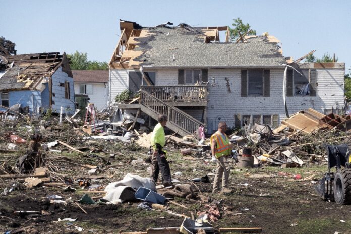 Al menos 14 personas murieron por los tornados y tormentas en Estados Unidos