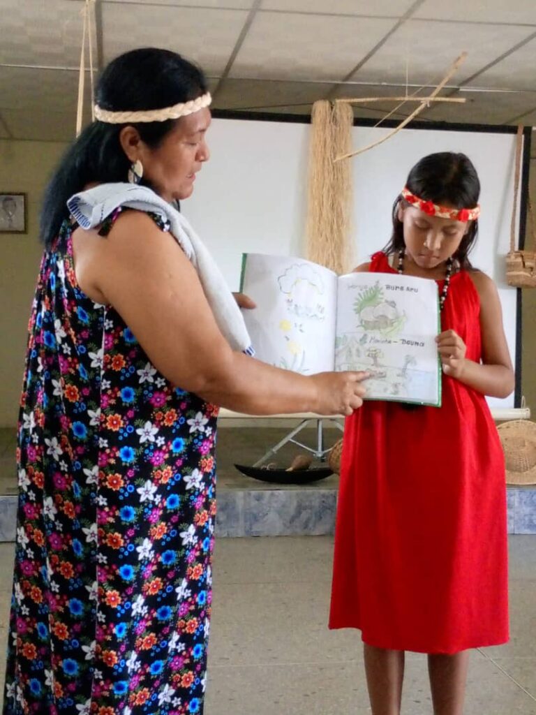 Presentación de textos educativos indígenas