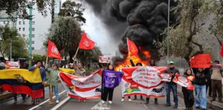 La sociedad civil ecuatoriana protestó este jueves 4 de julio contra el aumento de la gasolina Extra y la Ecopaís.