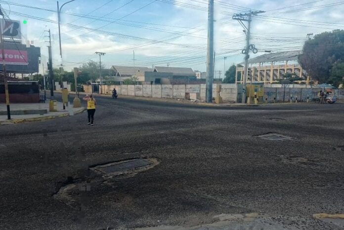 El funcionamiento de los semáforos, iluminación, señalización vial y una acción de bacheo esperan los vecinos en la "super caliente" esquina del estadio Alejandro Borges